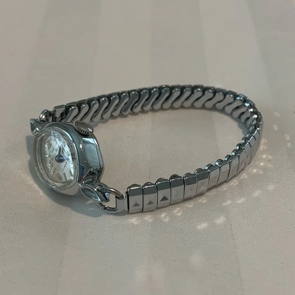 Vintage Women’s Royal Star 17 Jewels Wristwatch (Not Working)